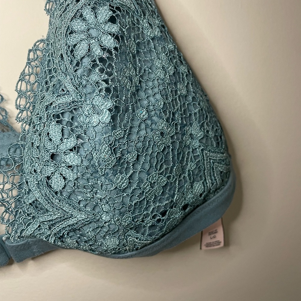 Victoria's Secret Lace Front-Close Bralette - Picture 3 of 8